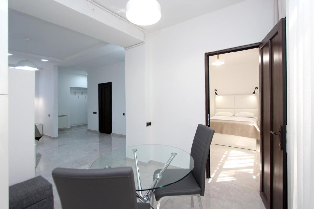 Appartment Lux, 2 Bedroom Erywań Zewnętrze zdjęcie
